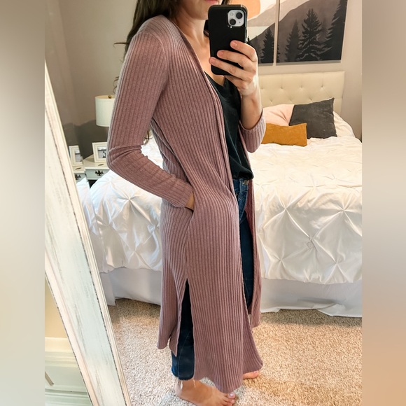 Annabelle size small - Picture 3 of 3